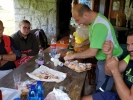 momento conviviale al rifugio in Budèch